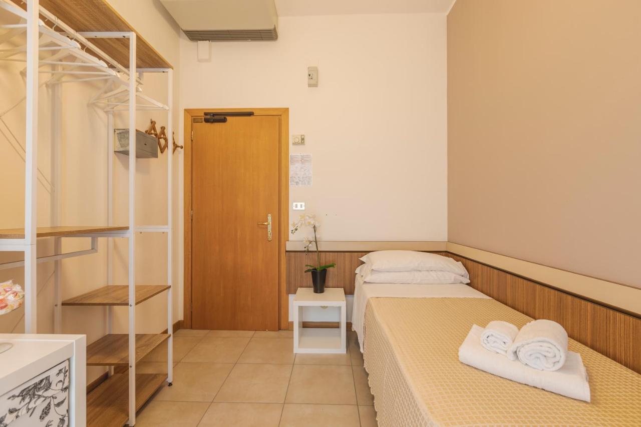 Hotel Clift Cervia Exterior foto